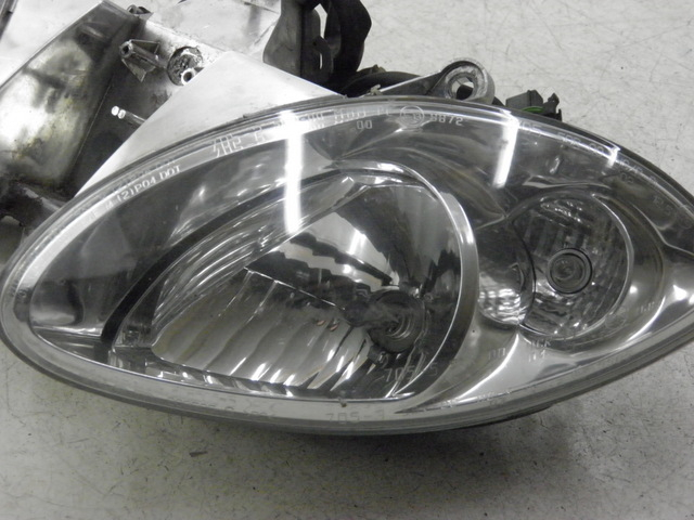 photo de HEADLIGHT PIAGGIO X9 250 (2000 - 2002) - Fixing points details