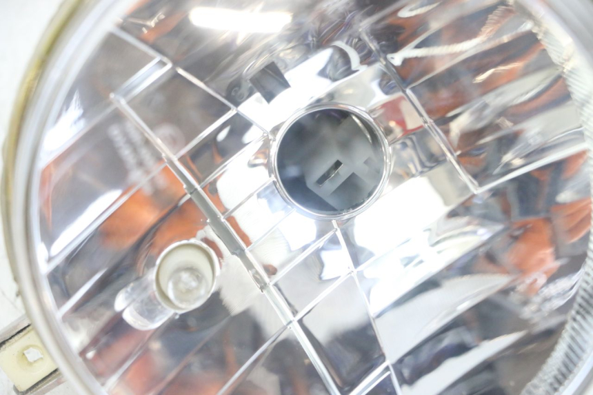 photo de HEADLIGHT EFUN PUSA 1 - Surface and material condition