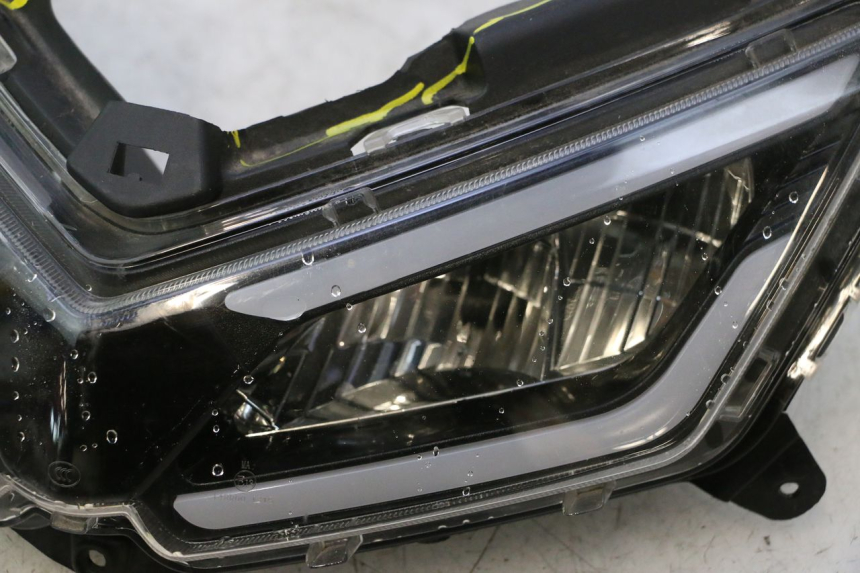photo de HEADLIGHT JM MOTORS R-MAX TECH 50 (2024 - 2026) - Surface and material condition