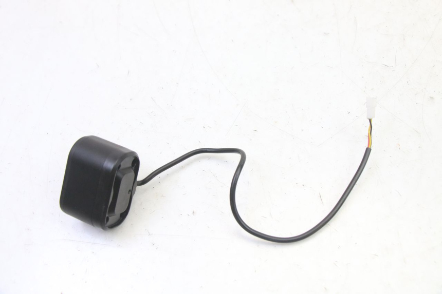 photo de HEADLIGHT PUNK ELECTRIC RIDER 1 - Zoom on usage condition