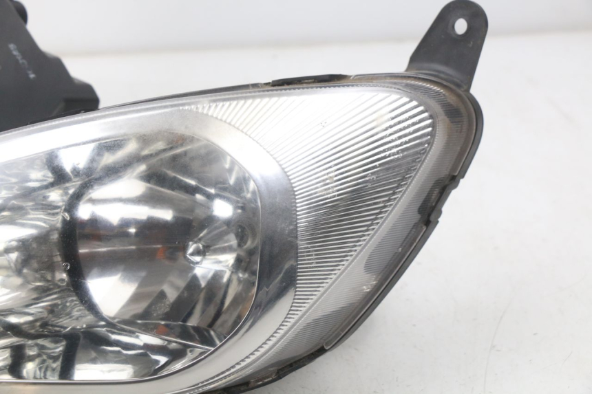 photo de HEADLIGHT DAELIM S2 125 (2006 - 2007) - Fixing points details