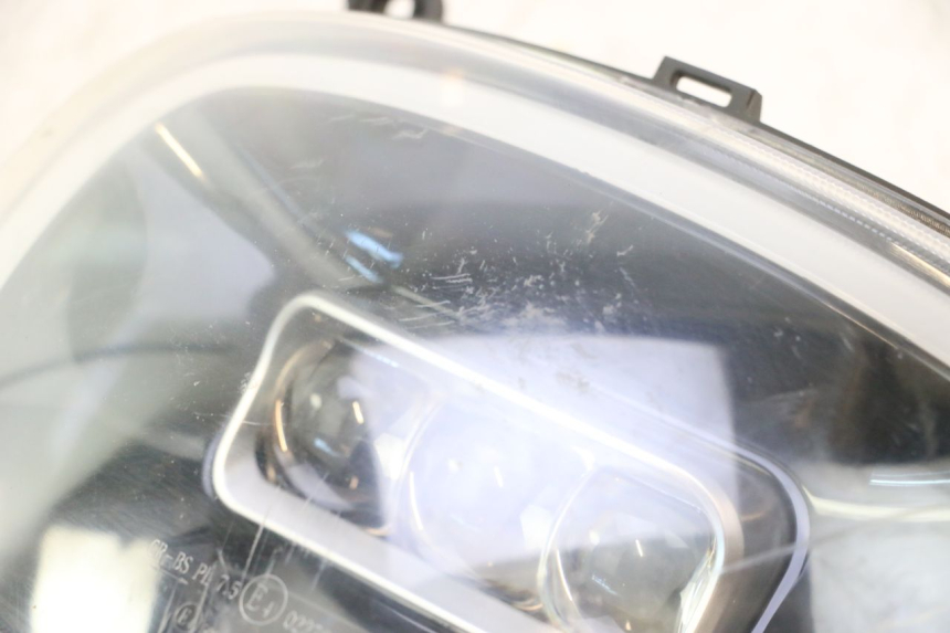 photo de HEADLIGHT BAIKU SAKURA 1 (2021 - 2025) - Surface and material condition
