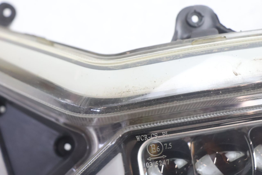 photo de FRONT HEADLIGHT JM MOTORS SANTANA EVO 50 (2024 - 2026) - Zoom on usage condition