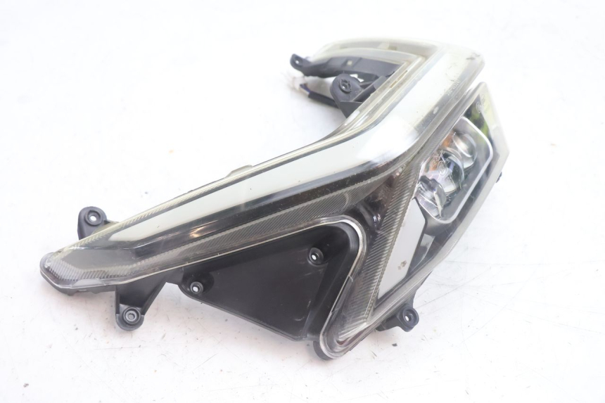 photo de FRONT HEADLIGHT JM MOTORS SANTANA EVO 50 (2024 - 2026) - Technical close-up