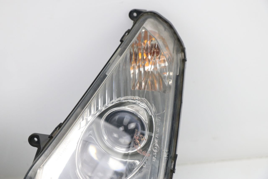 photo de HEADLIGHT PEUGEOT SATELIS COMPRESSOR K15 125 (2006 - 2009) - Supplementary product photo
