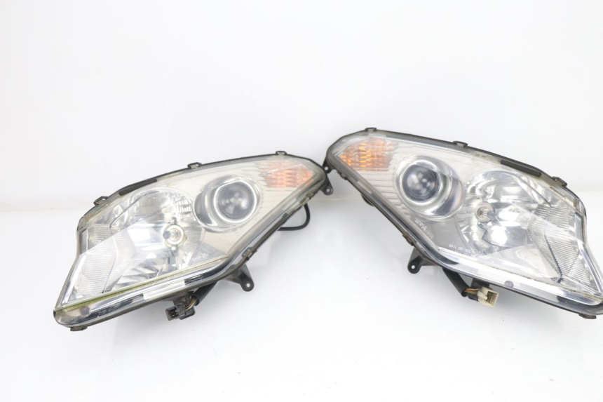 photo de HEADLIGHT PEUGEOT SATELIS 125 (2010 - 2012) - Main view