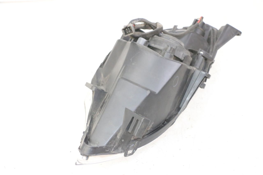 photo de HEADLIGHT PEUGEOT SATELIS 125 (2013 - 2018) - Detailed visual inspection