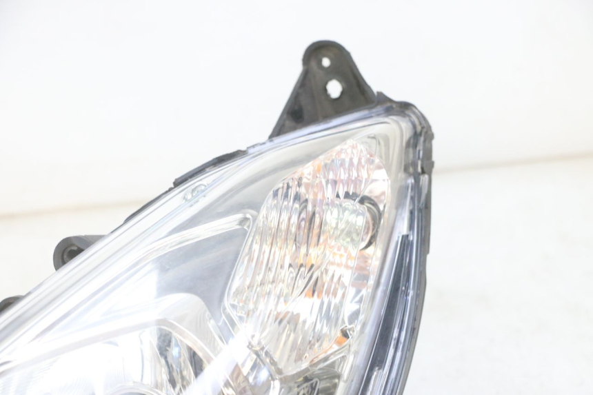 photo de HEADLIGHT PEUGEOT SATELIS 125 (2013 - 2018) - Fixing points details
