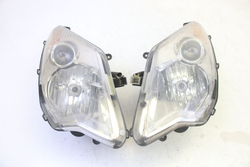 photo de HEADLIGHT PEUGEOT SATELIS 125 (2006 - 2009) - Main view