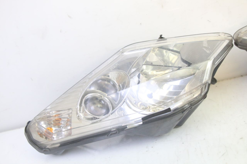 photo de HEADLIGHT PEUGEOT SATELIS 125 (2006 - 2009) - Zoom on usage condition