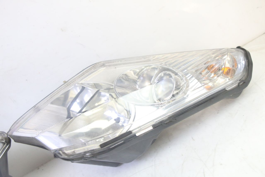 photo de HEADLIGHT PEUGEOT SATELIS 125 (2006 - 2009) - Product overview