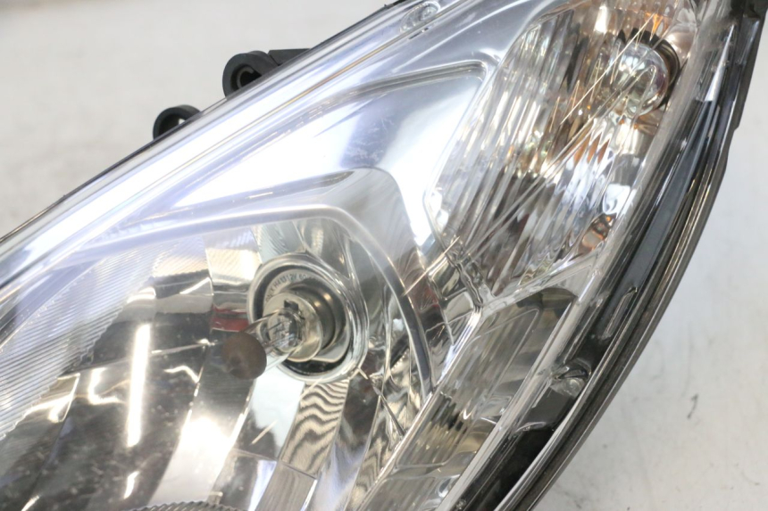 photo de HEADLIGHT PEUGEOT SATELIS 125 (2013 - 2018) - Additional view of the item