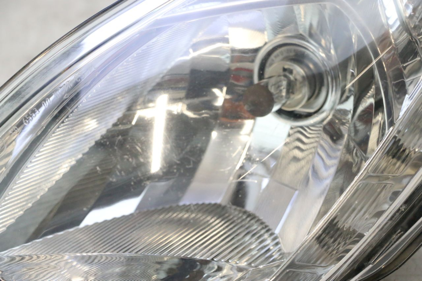 photo de HEADLIGHT PEUGEOT SATELIS 125 (2013 - 2018) - Distinctive features