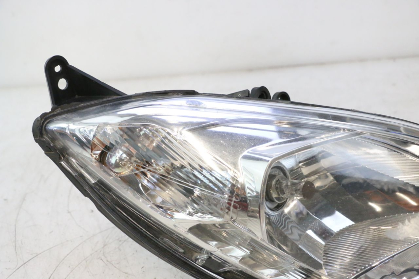 photo de HEADLIGHT PEUGEOT SATELIS 125 (2013 - 2018) - Supplementary product photo