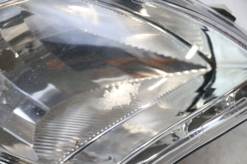 photo de HEADLIGHT PEUGEOT SATELIS 125 (2013 - 2018) - Detailed visual inspection