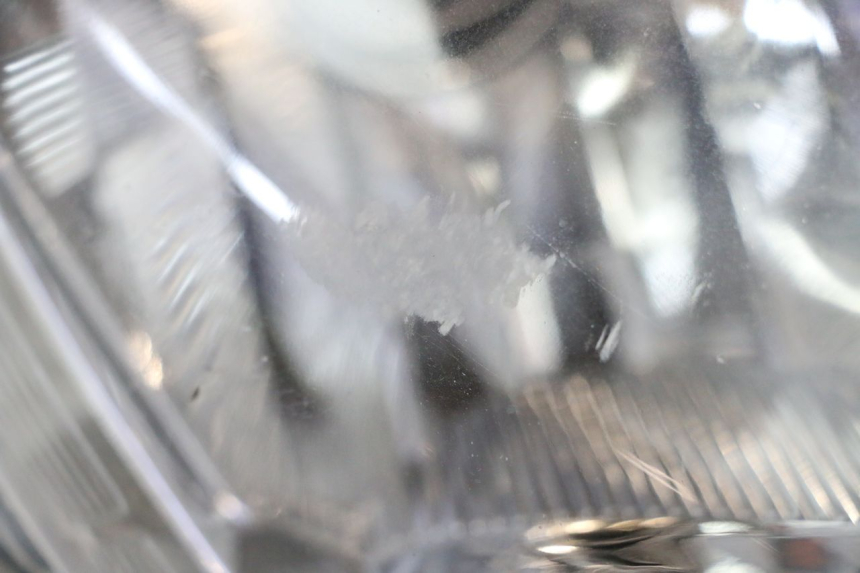 photo de HEADLIGHT PEUGEOT SATELIS 125 (2013 - 2018) - Zoom on usage condition