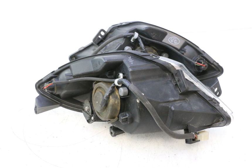 photo de HEADLIGHT PEUGEOT SATELIS 125 (2013 - 2018) - Product overview