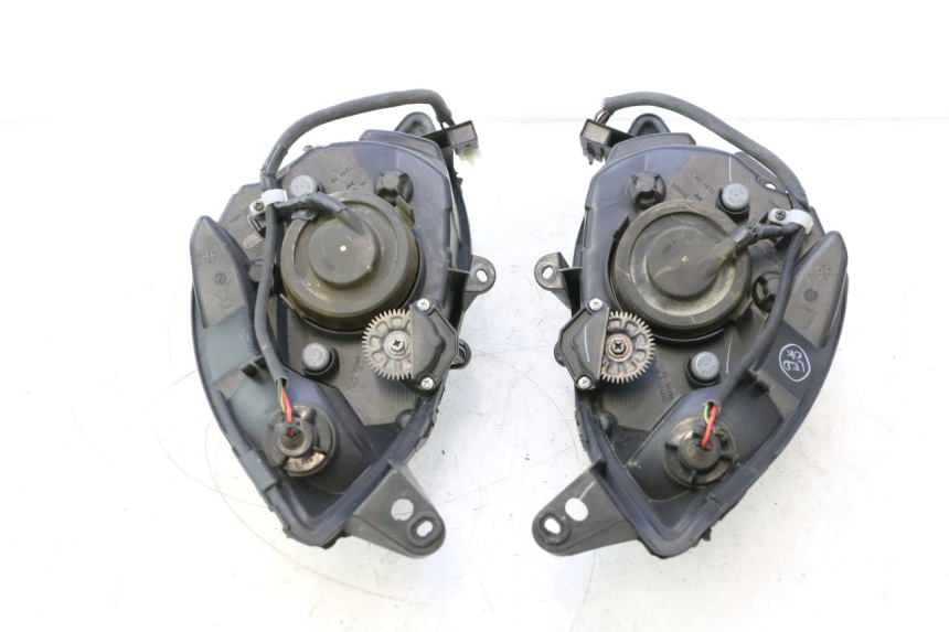 photo de HEADLIGHT PEUGEOT SATELIS 125 (2013 - 2018) - Fixing points details