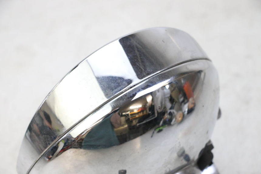 photo de HEADLIGHT APRILIA SCARABEO GT TOURING 125 (1999 - 2005) - Surface and material condition