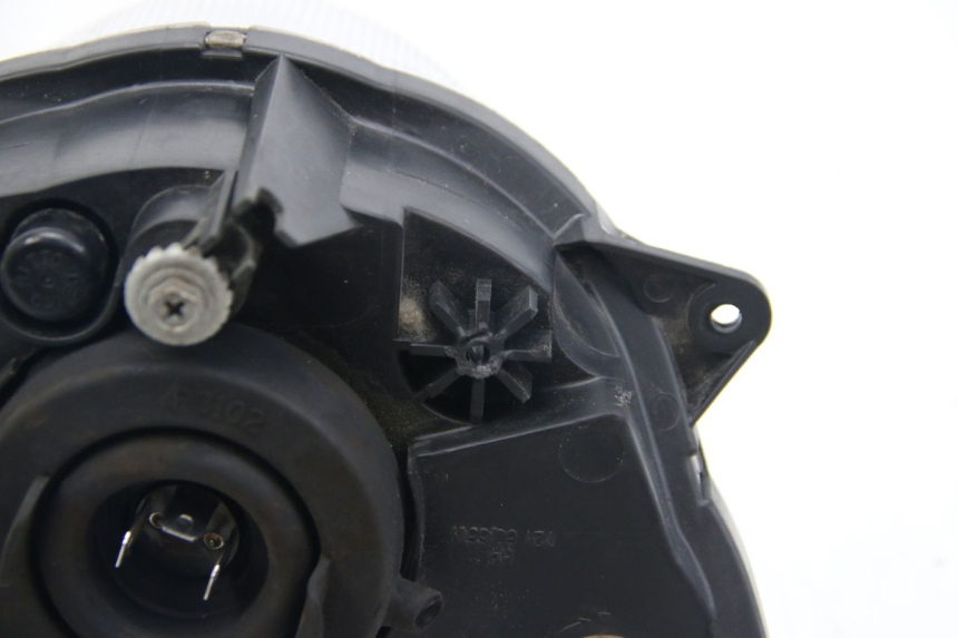 photo de FRONT HEADLIGHT SUZUKI SIXTEEN 125 (2008 - 2010) - Supplementary product photo