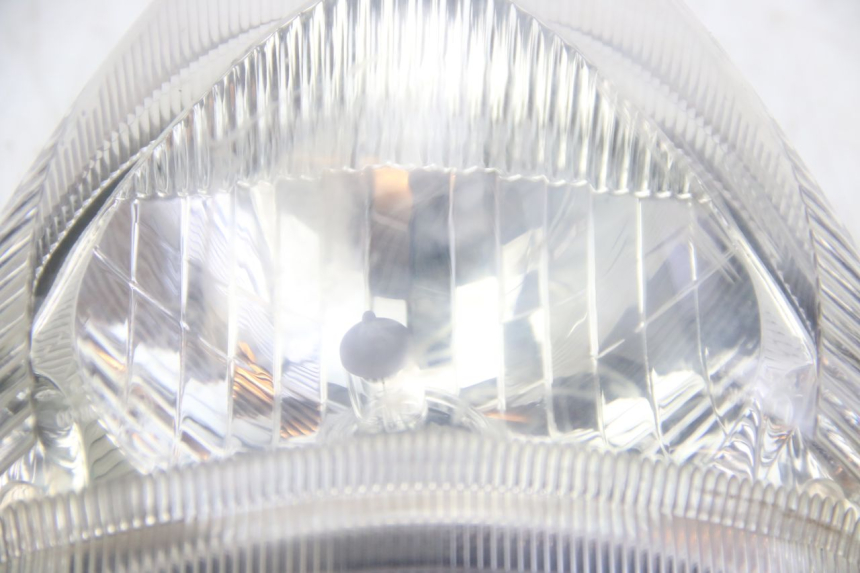 photo de FRONT HEADLIGHT SUZUKI SIXTEEN 125 (2008 - 2010) - Fixing points details