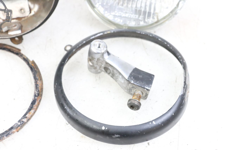 photo de Headlight HARLEY DAVIDSON SPORTSTER XL CUSTOM 1200 (2003 - 2004) - Focus on structure