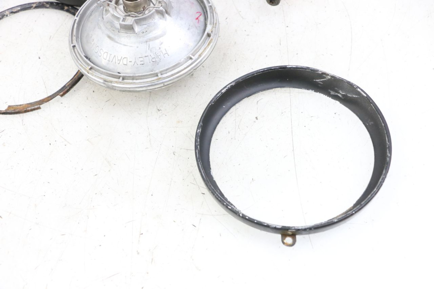 photo de Headlight HARLEY DAVIDSON SPORTSTER XL CUSTOM 1200 (2003 - 2004) - Technical close-up