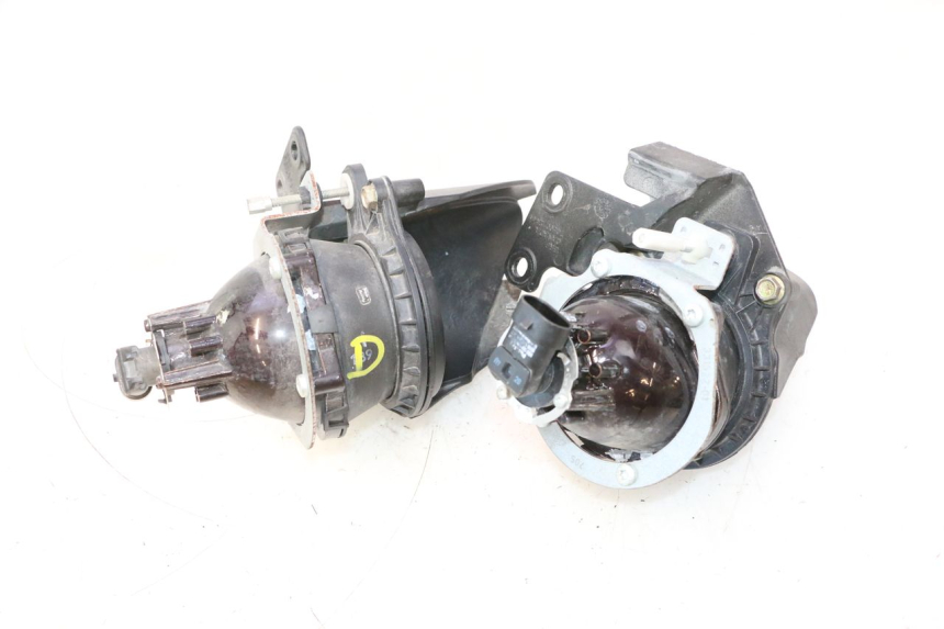 photo de HEADLIGHT CAN-AM SPYDER RS 1000 (2008 - 2012) - Surface and material condition