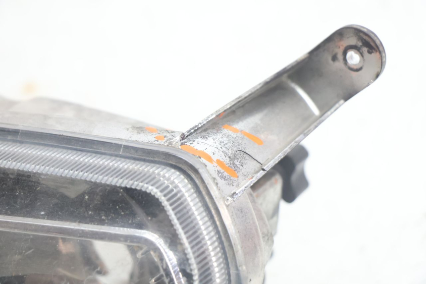 photo de FRONT HEADLIGHT APRILIA SR 2T 50 (2012 - 2017) - Zoom on usage condition