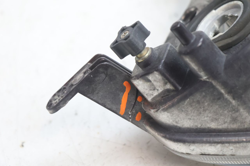 photo de FRONT HEADLIGHT APRILIA SR 2T 50 (2012 - 2017) - Technical close-up