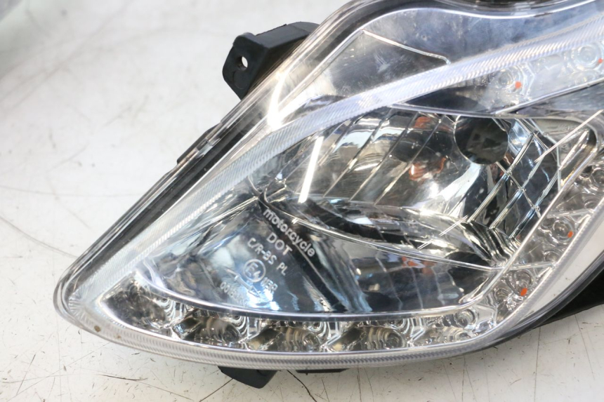 photo de HEADLIGHT VASTRO STREET S 50 (2016 - 2021) - Distinctive features