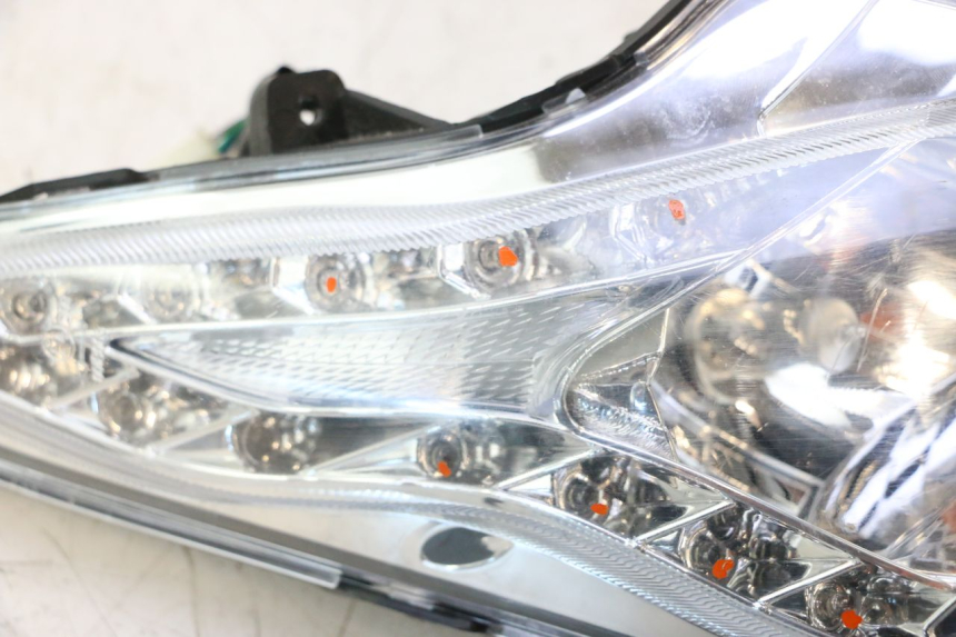 photo de HEADLIGHT VASTRO STREET S 50 (2016 - 2021) - Detailed visual inspection