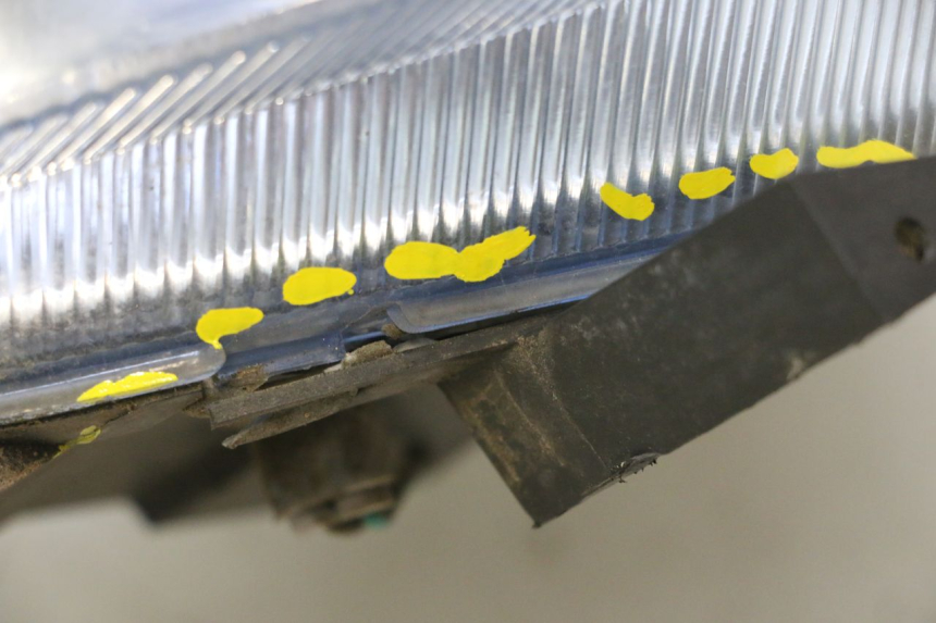 photo de HEADLIGHT KYMCO SUPER 8 2T 50 (2007 - 2013) - Focus on structure