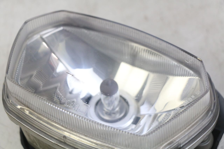 photo de FRONT HEADLIGHT PIAGGIO VESPA SPRINT 2T 50 (2014 - 2018) - Component detail