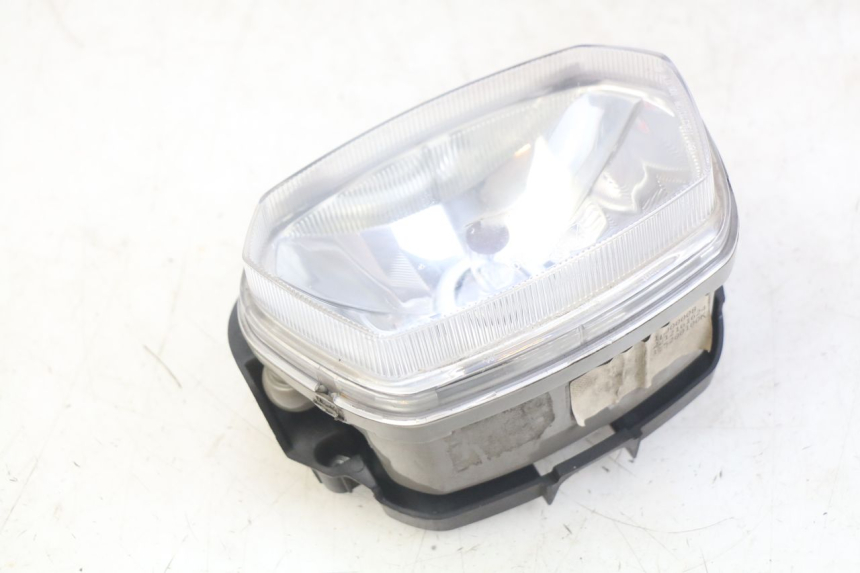 photo de FRONT HEADLIGHT PIAGGIO VESPA SPRINT 2T 50 (2014 - 2018) - Surface and material condition