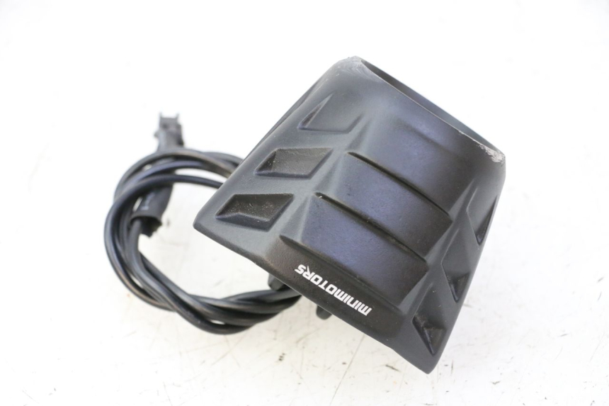 photo de FRONT HEADLIGHT DUALTRON VICTOR LIMITED 1 - Fixing points details