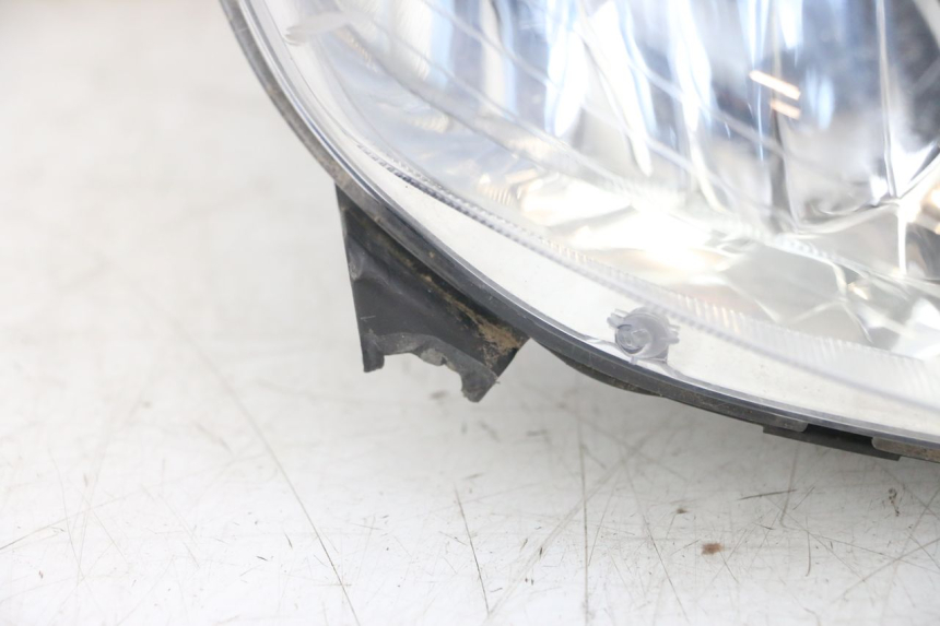 photo de FRONT HEADLIGHT YAMAHA XMAX X-MAX 125 (2006 - 2009) - High-resolution close-up