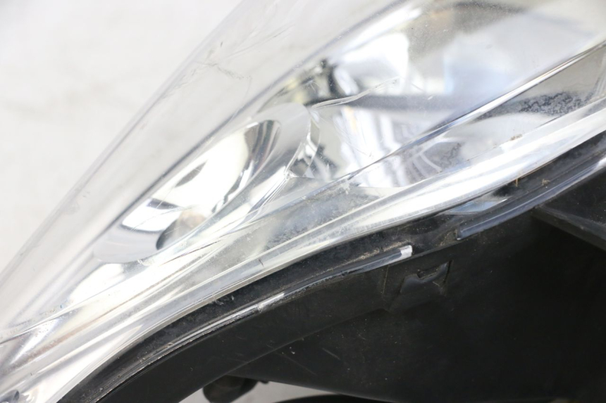 photo de FRONT HEADLIGHT YAMAHA XMAX X-MAX 125 (2006 - 2009) - Product overview