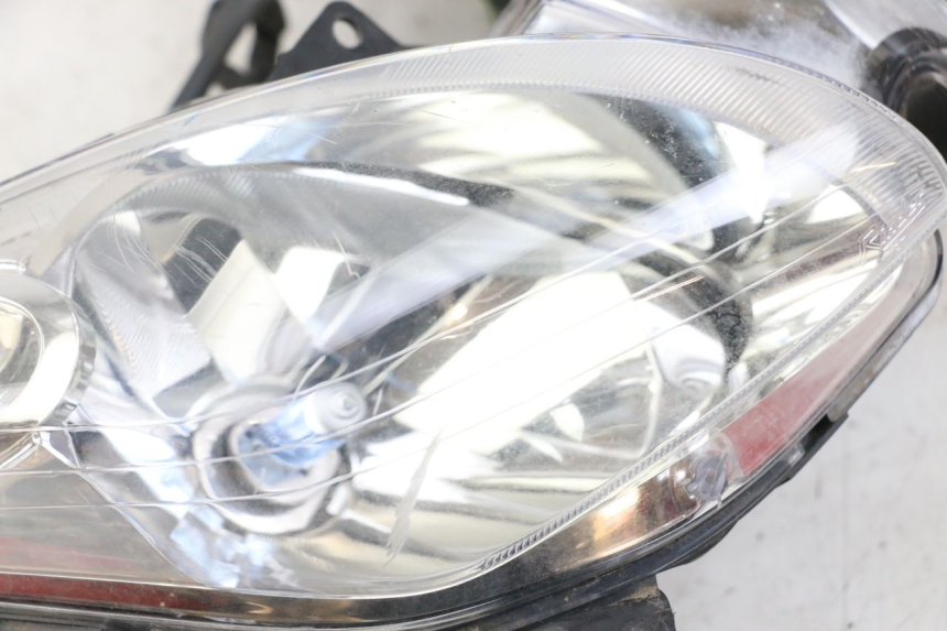 photo de FRONT HEADLIGHT YAMAHA XMAX X-MAX 125 (2006 - 2009) - Markings and original references