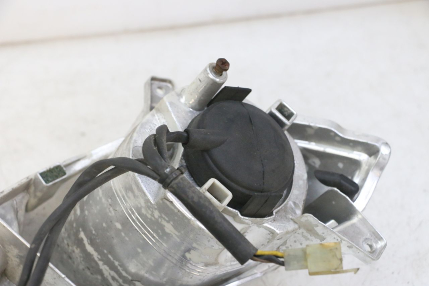 photo de FRONT HEADLIGHT YAMAHA X-MAX XMAX 125 (2010 - 2013) - Zoom on usage condition