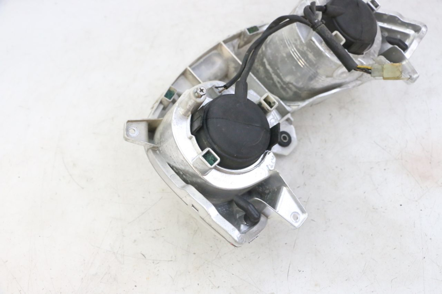 photo de FRONT HEADLIGHT YAMAHA X-MAX XMAX 125 (2010 - 2013) - Alternative perspective