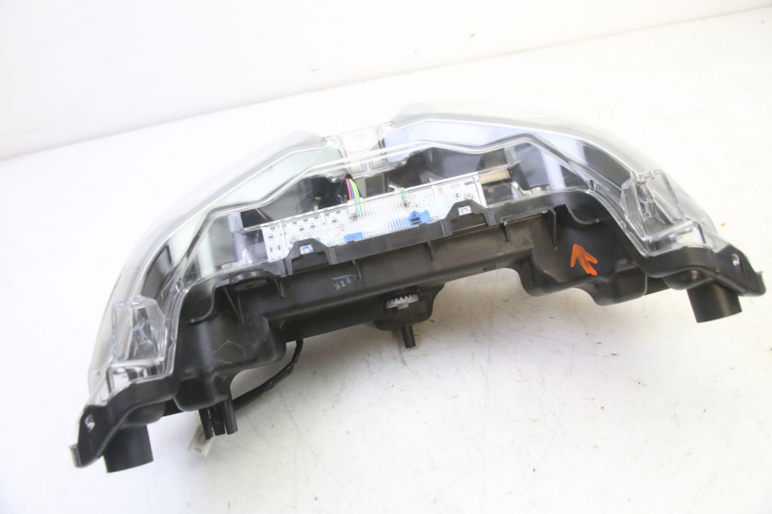 photo de HEADLIGHT YAMAHA XMAX X-MAX 125 (2021 - 2025) - Alternative perspective