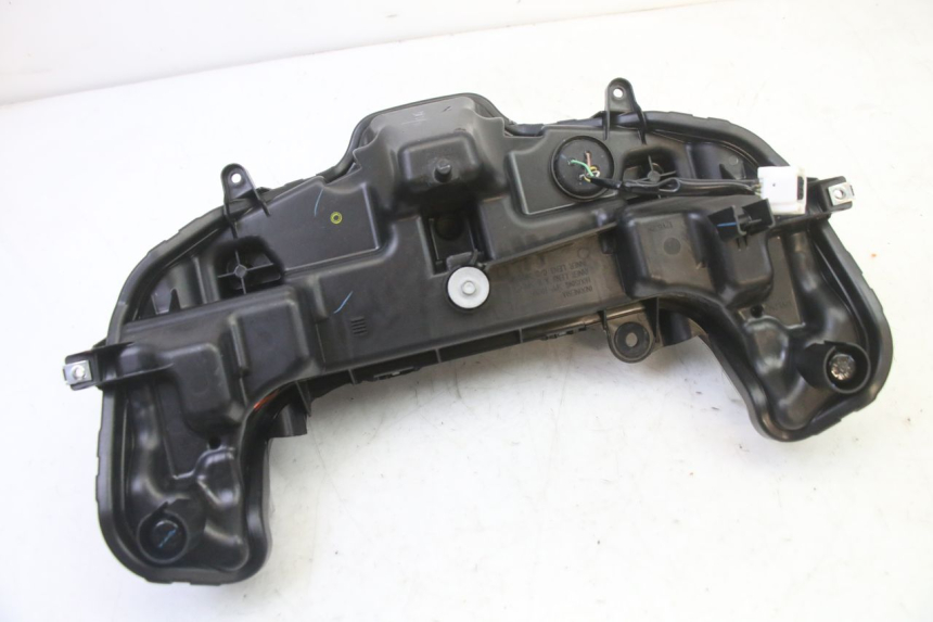 photo de HEADLIGHT YAMAHA XMAX X-MAX 125 (2021 - 2025) - Surface and material condition