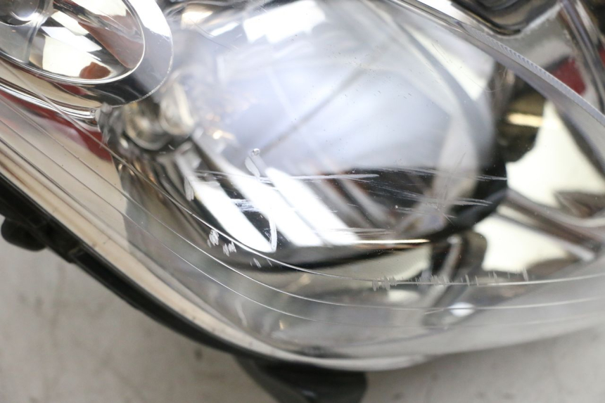 photo de FRONT HEADLIGHT YAMAHA XMAX X-MAX 125 (2006 - 2009) - Markings and original references