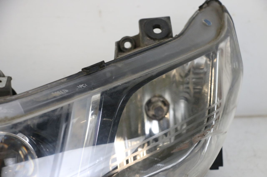 photo de FRONT HEADLIGHT PIAGGIO X10 125 (2012 - 2017) - Distinctive features