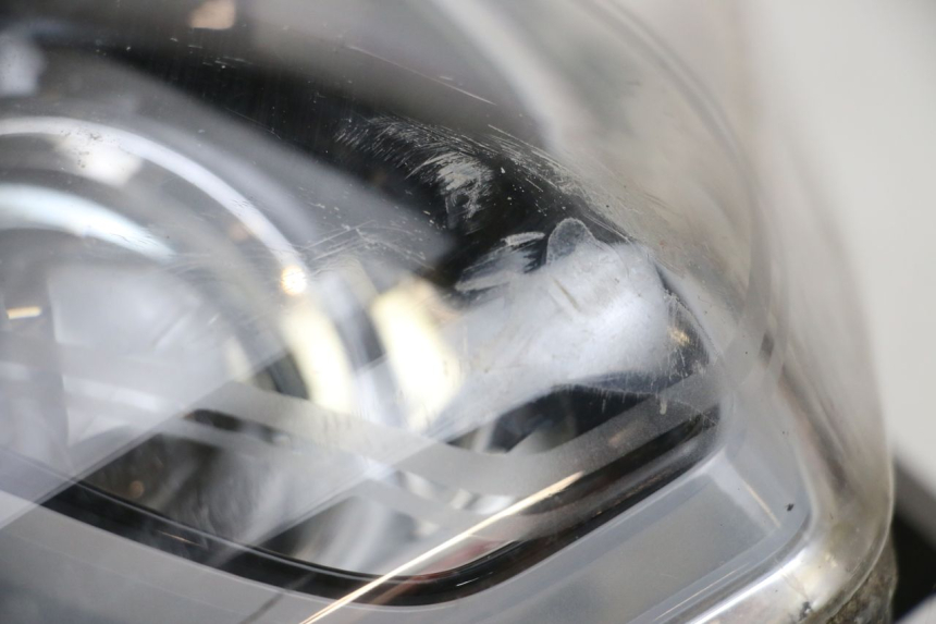 photo de FRONT HEADLIGHT PIAGGIO X10 125 (2012 - 2017) - Alternative perspective