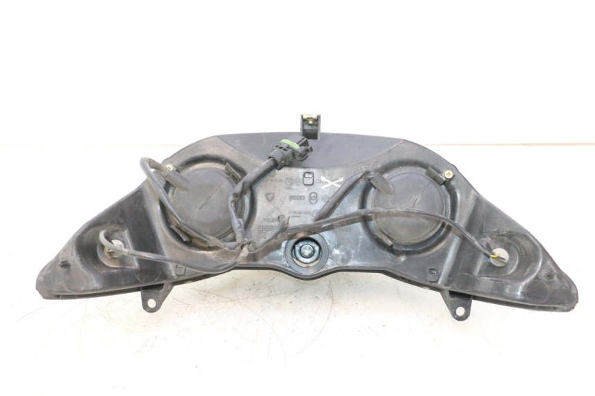 photo de HEADLIGHT PIAGGIO X8 STREET 125 (2006 - 2007) - Surface and material condition