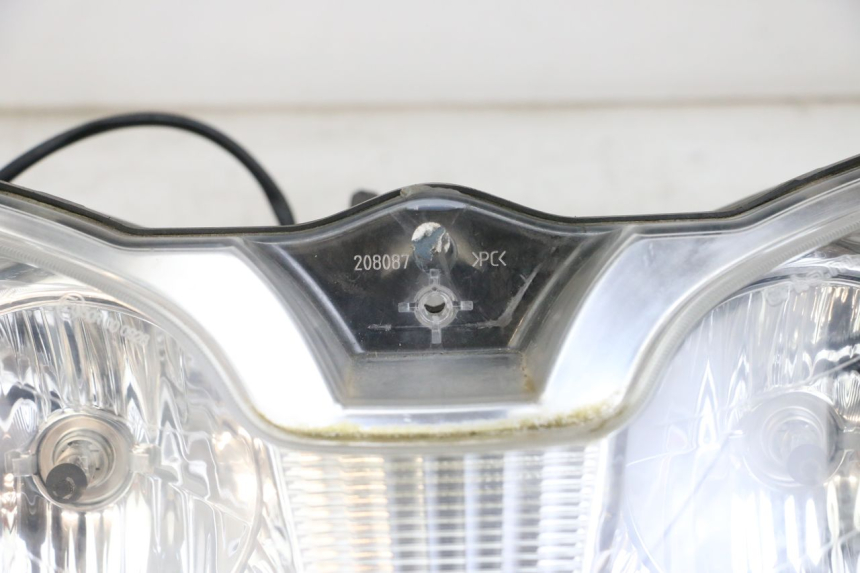 photo de FRONT HEADLIGHT PIAGGIO X8 125 (2004 - 2007) - Distinctive features