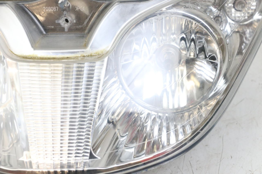 photo de FRONT HEADLIGHT PIAGGIO X8 125 (2004 - 2007) - High-resolution close-up