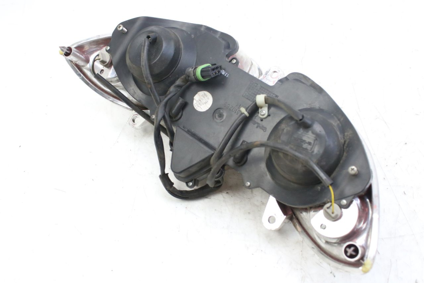 photo de FRONT HEADLIGHT PIAGGIO X9 EVOLUTION 125 (2003 - 2007) - Surface and material condition